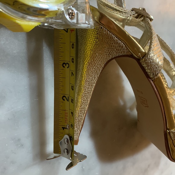 Gold high heels pre owned good 😊👠 - Picture 10 of 10